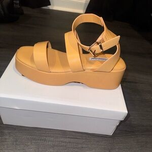 Forever Link Women's tan Platform Sandals